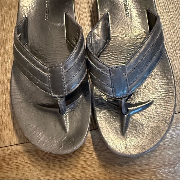 Frye men’s black leather flip flops - Picture 2 of 6